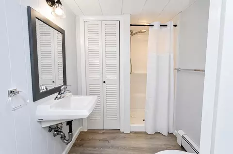 Bath - 93 Wyndward Rd, Longmeadow, MA 01106 photo 3 of 3