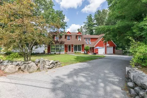 15 Trotting Park Rd, Lowell, MA 01854