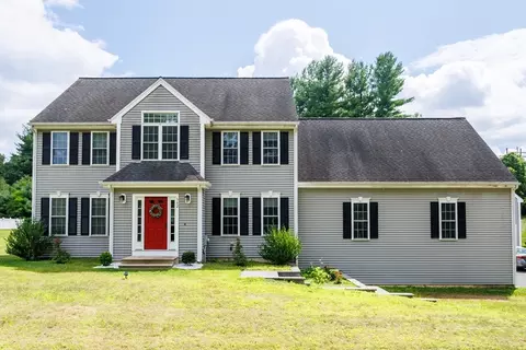 Exterior - 562 Mendon Rd, Sutton, MA 01590 photo 2 of 6