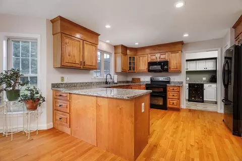 Kitchen - 562 Mendon Rd, Sutton, MA 01590 photo 4 of 4