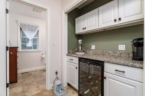 Entry Way - 562 Mendon Rd, Sutton, MA 01590 photo 2 of 3