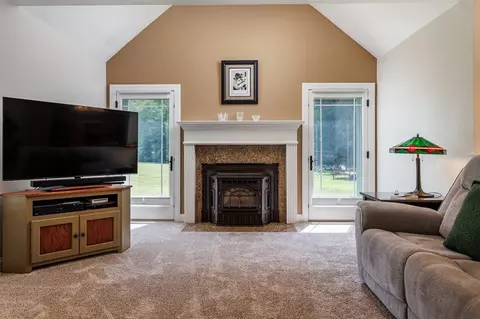 Living - 562 Mendon Rd, Sutton, MA 01590 photo 3 of 4