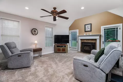 Living - 562 Mendon Rd, Sutton, MA 01590 photo 2 of 4