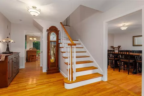 Entry Way - 562 Mendon Rd, Sutton, MA 01590 photo 3 of 3