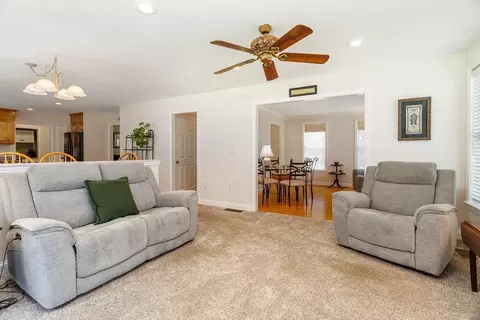 Living - 562 Mendon Rd, Sutton, MA 01590 photo 4 of 4