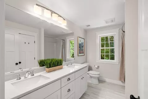 Bath - 431 River St, Dunstable, MA 01827 photo 4 of 6