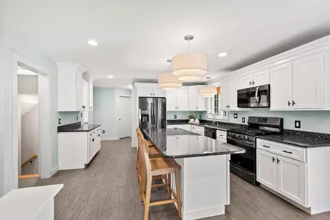 Kitchen - 431 River St, Dunstable, MA 01827 photo 3 of 4