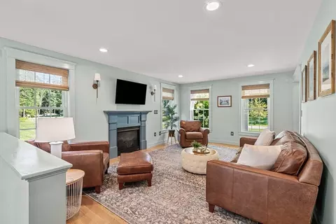Living - 431 River St, Dunstable, MA 01827 photo 1 of 2