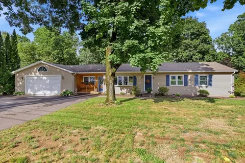 8 Linwood Dr, Wilbraham, MA 01095