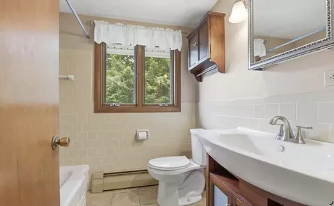 Bath - 15 Elm Ct, Maynard, MA 01754 photo 1 of 2
