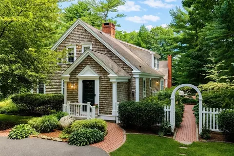 5 Elders Pond Dr, Lakeville, MA 02347