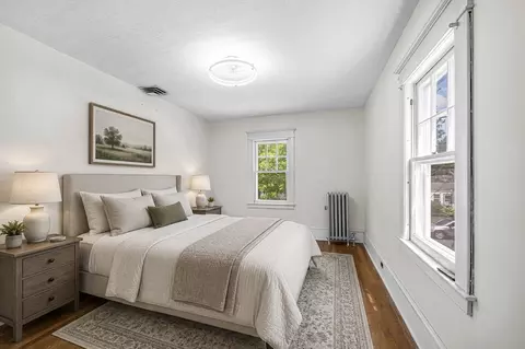 Bedroom - 32 Marsden St, Springfield, MA 01109 photo 1 of 7