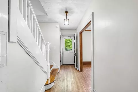 Entry Way - 32 Marsden St, Springfield, MA 01109 photo 1 of 7