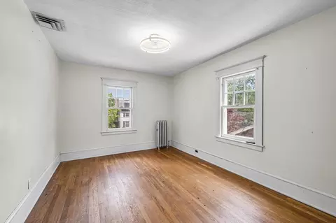 Bedroom - 32 Marsden St, Springfield, MA 01109 photo 5 of 7