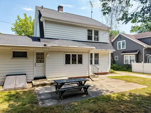 Exterior - 32 Marsden St, Springfield, MA 01109 photo 3 of 5