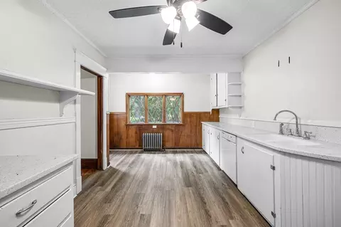 Entry Way - 32 Marsden St, Springfield, MA 01109 photo 5 of 7