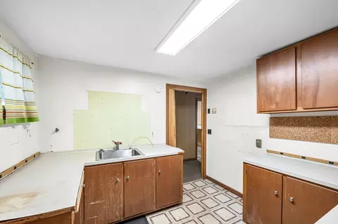 Kitchen - 32 Marsden St, Springfield, MA 01109 photo 2 of 2