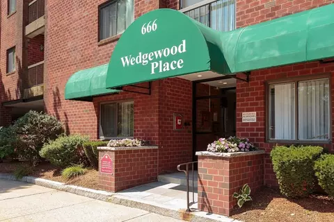 666 Main St #207, Winchester, MA 01890