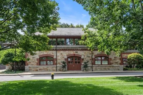 2430 Beacon St #105, Chestnut Hill, MA 02467