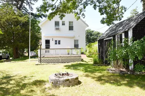 Exterior - 14 Prospect St, Buzzards Bay, MA 02532 photo 2 of 4