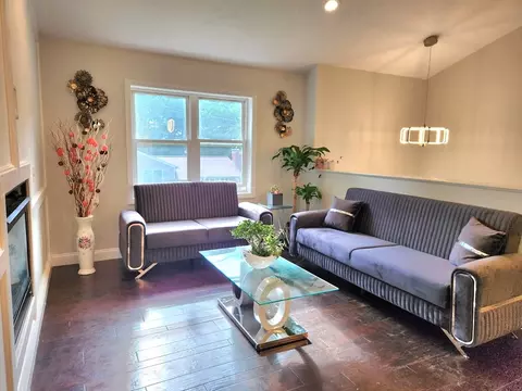 Living - 29 Buckley Rd, Worcester, MA 01602 photo 3 of 9