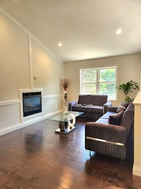 Living - 29 Buckley Rd, Worcester, MA 01602 photo 5 of 9