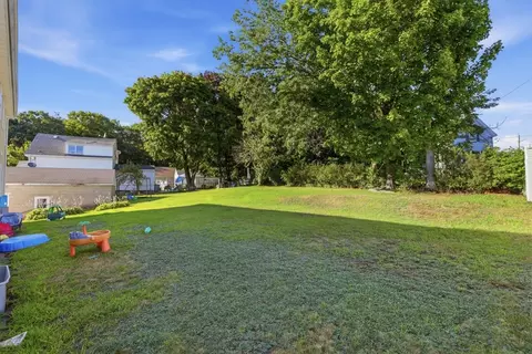 28 E Meadow Rd, Lowell, MA 01854 photo 5