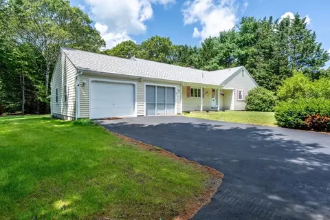 Exterior - 61 White Oak Trl, Centerville, MA 02632 photo 4 of 12