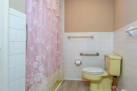 Bath - 61 White Oak Trl, Centerville, MA 02632 photo 2 of 3