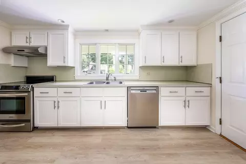 Kitchen - 61 White Oak Trl, Centerville, MA 02632 photo 3 of 3