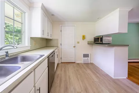 Kitchen - 61 White Oak Trl, Centerville, MA 02632 photo 1 of 3