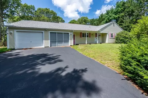 Exterior - 61 White Oak Trl, Centerville, MA 02632 photo 2 of 12