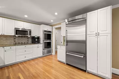 Kitchen - 234 Hampton Rd, Sharon, MA 02067 photo 5 of 6