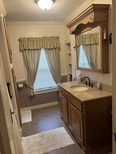 Bath - 142 Springfield St, Springfield, MA 01107 photo 1 of 2
