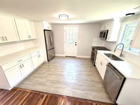 64 King St, Raynham, MA 02767 photo 2