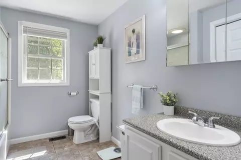 Bath - 82 Vincent Cir, Worcester, MA 01604 photo 1 of 1