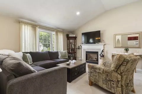 Living - 82 Vincent Cir, Worcester, MA 01604 photo 1 of 1