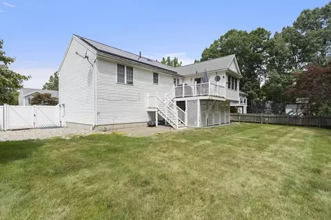 Exterior - 82 Vincent Cir, Worcester, MA 01604 photo 5 of 6