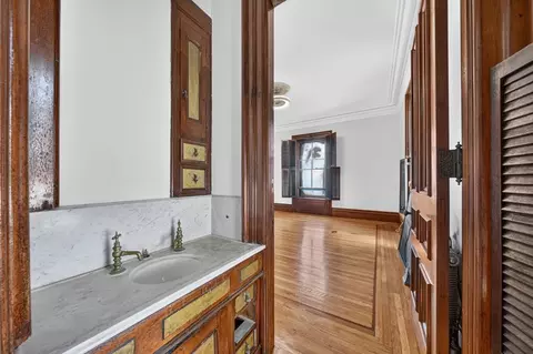 Bath - 533 Locust St #5, Fall River, MA 02720 photo 1 of 2