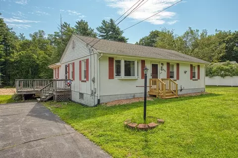 662 Staples St, Taunton, MA 02718