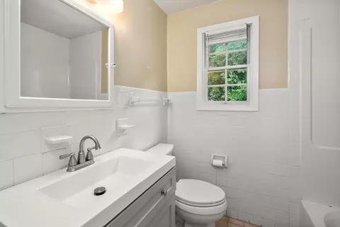 Bath - 65 Burnside Ter, Springfield, MA 01118 photo 1 of 2