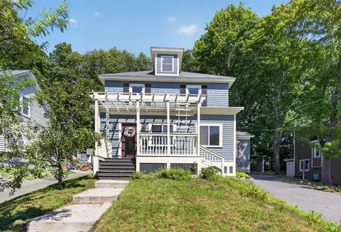 204 Parkview Ave, Lowell, MA 01852