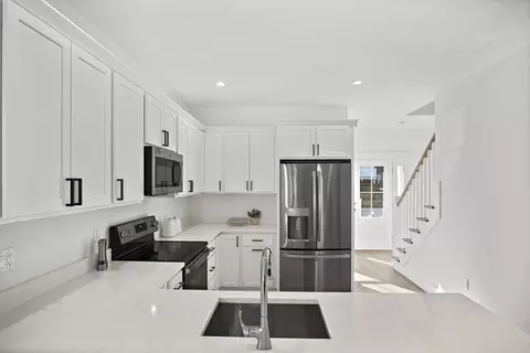 Kitchen - 20 Chartwell #48, Worcester, MA 01609 photo 3 of 4