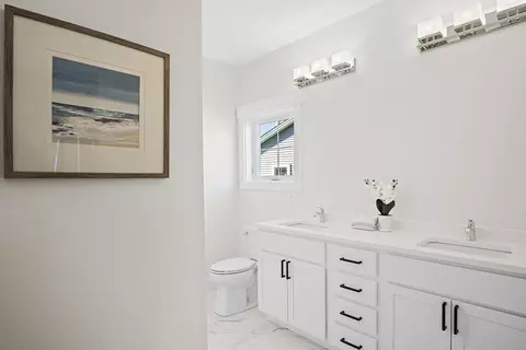Bath - 20 Chartwell #48, Worcester, MA 01609 photo 1 of 3