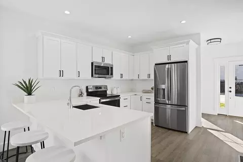 Kitchen - 20 Chartwell #48, Worcester, MA 01609 photo 1 of 4