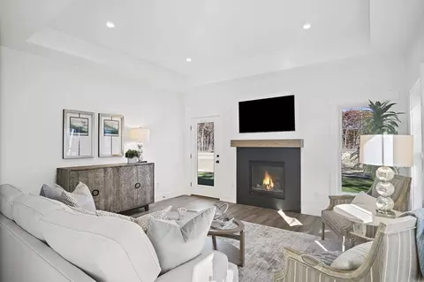 Living - 20 Chartwell #48, Worcester, MA 01609 photo 1 of 4