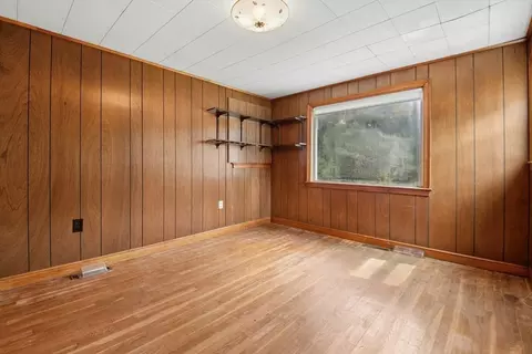 Bedroom - 129 Chickering Rd, Dedham, MA 02026 photo 6 of 8