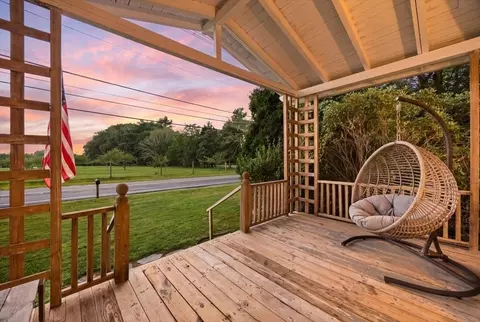 Exterior - 544 Main St, Acushnet, MA 02743 photo 2 of 10