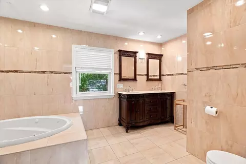 Bath - 35 Swift Rd, Framingham, MA 01702 photo 2 of 6