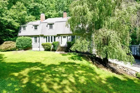 19 E Applewood, Charlton, MA 01507